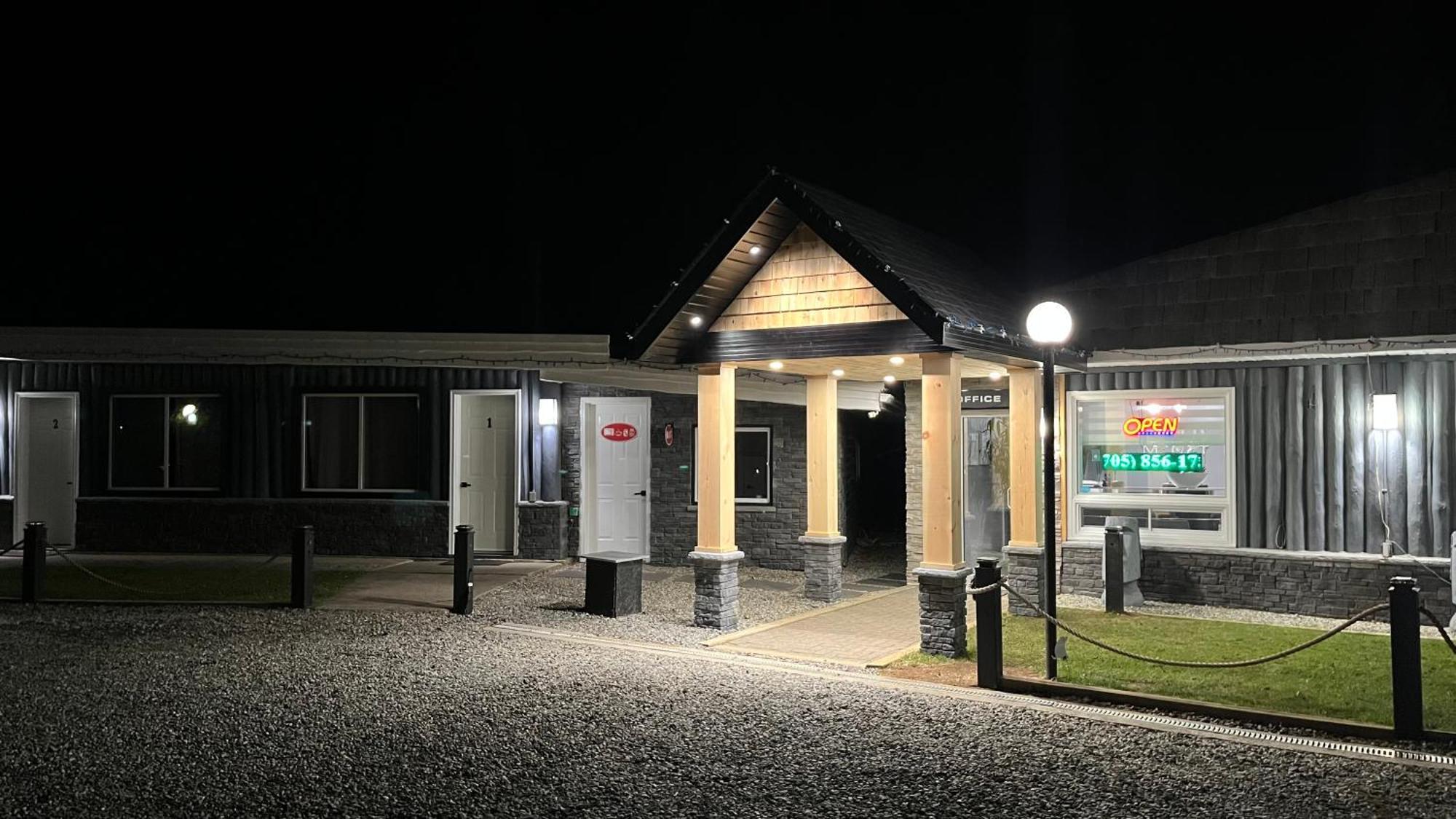 Mystic Isle Motel Wawa Εξωτερικό φωτογραφία