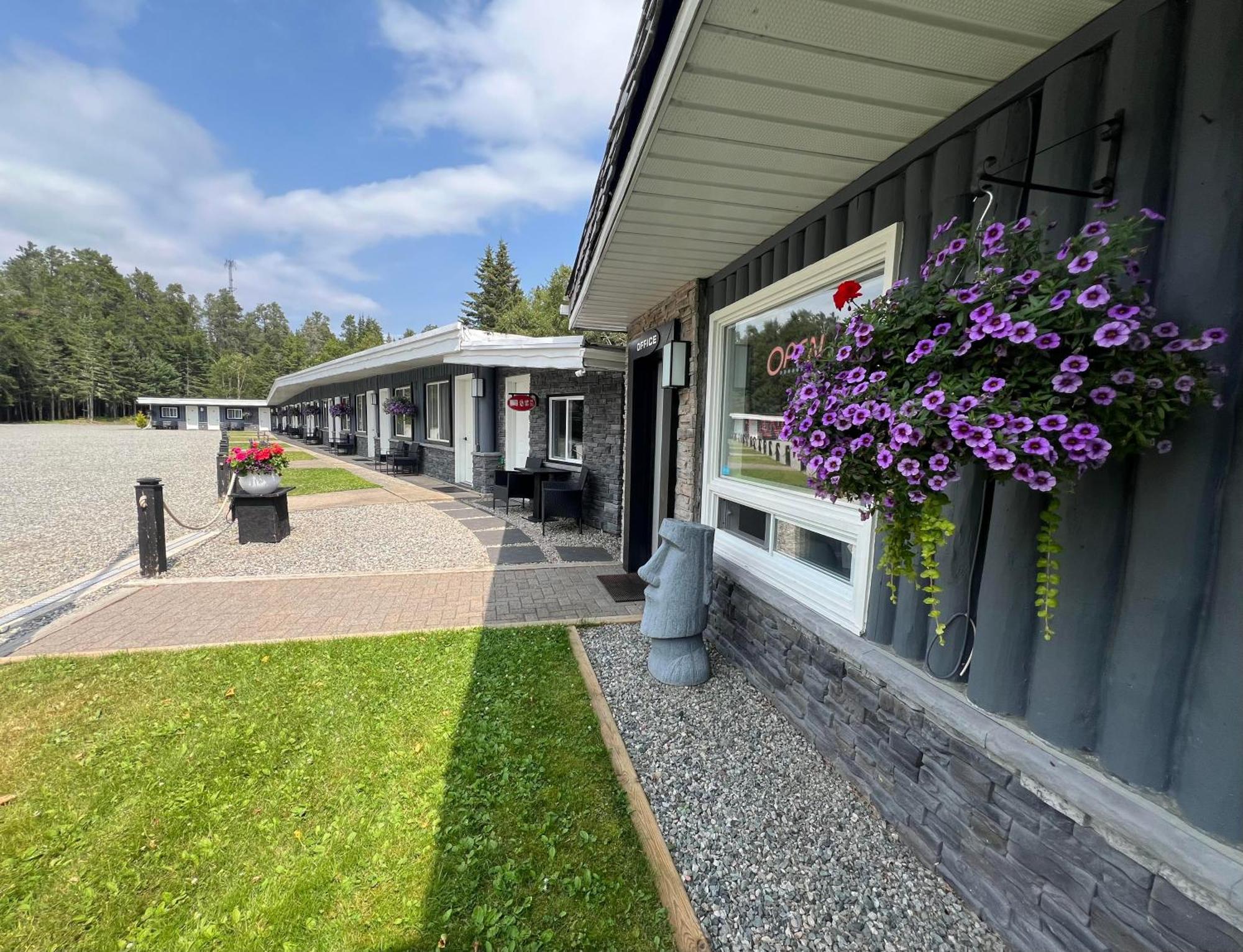 Mystic Isle Motel Wawa Εξωτερικό φωτογραφία